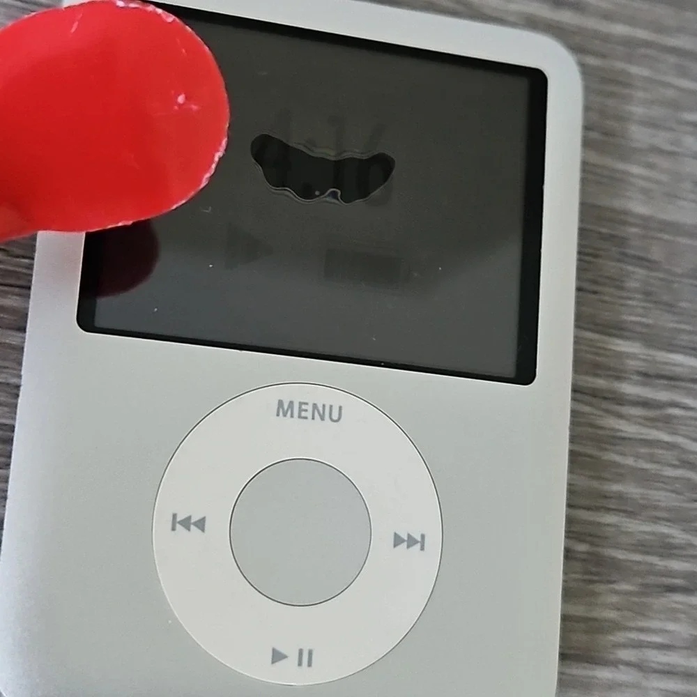 Apple iPod Nano 3rd Generation 4GB  A1236 Silver Tested bundle w/cable FLAWS
